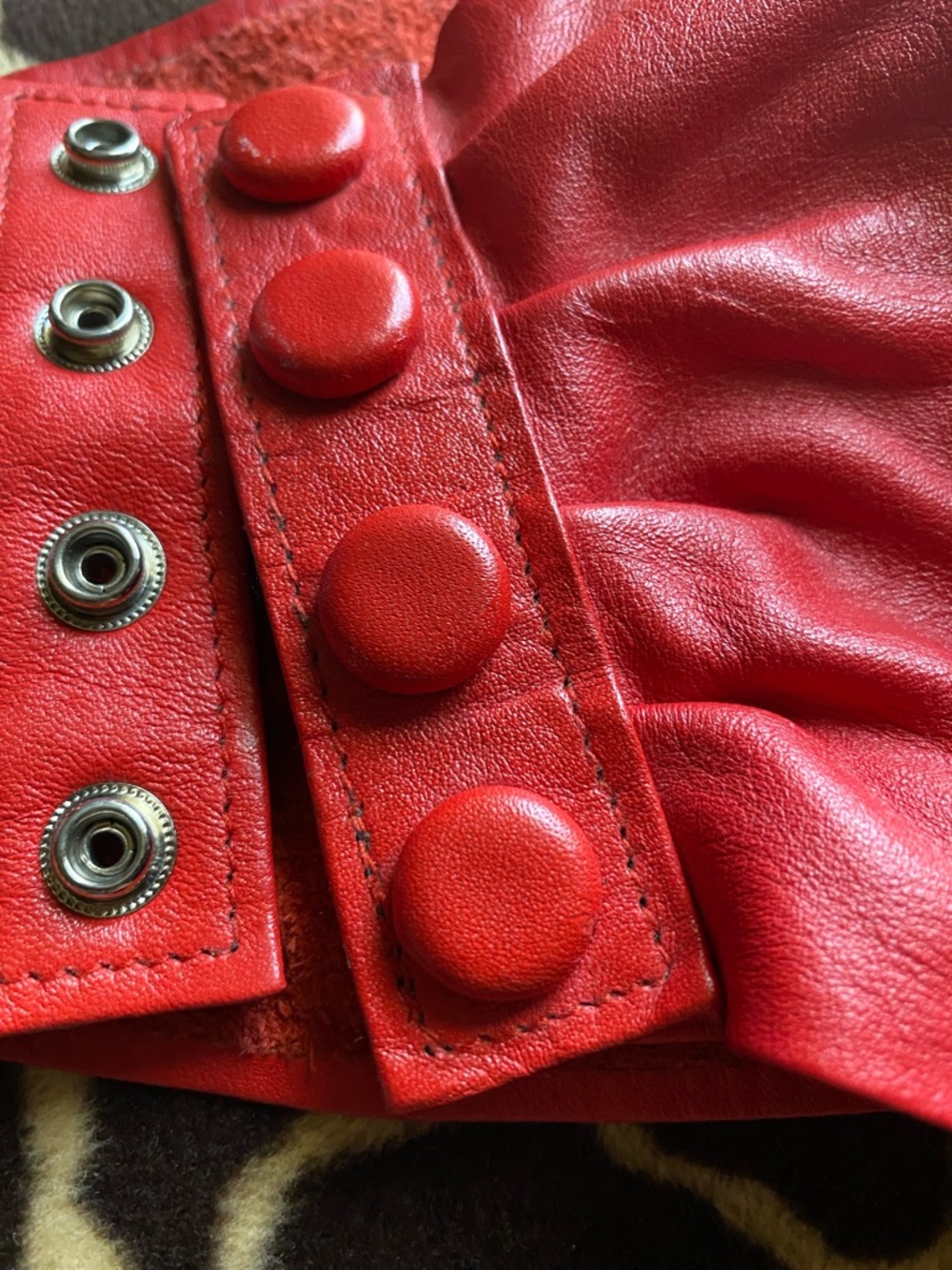 Norma Kamali Vintage Vibrant Red Leather Waist Belt With Button Detail - Picture 2 of 8